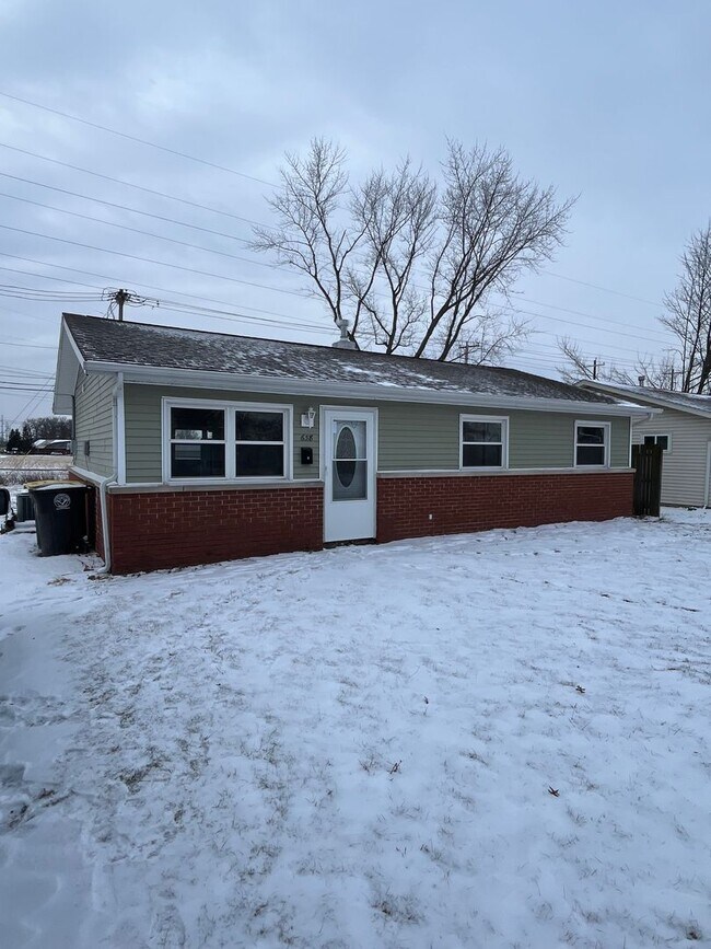 Building Photo - New 3 bedroom listing! Move in special!