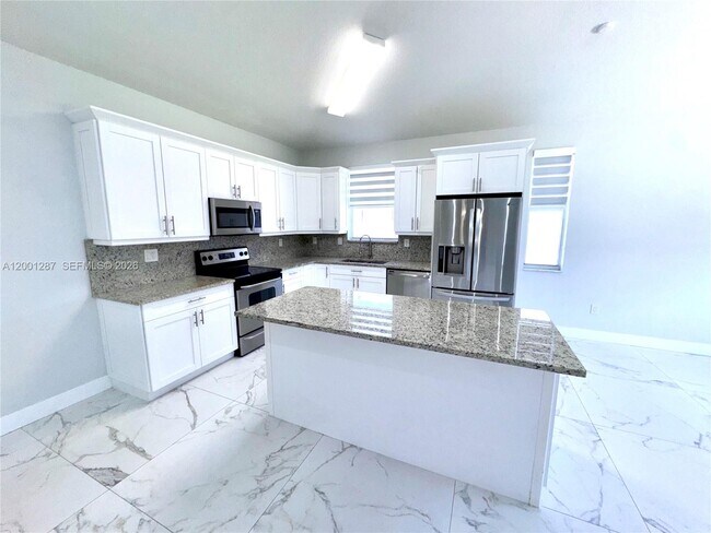 Building Photo - 21405 Ingraham Ave Rd