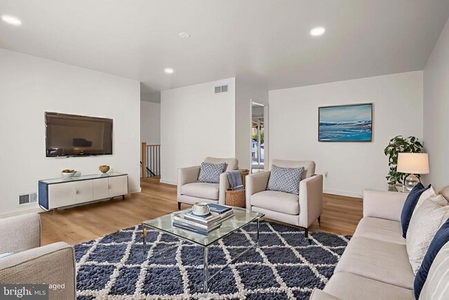 Building Photo - 1420 Gilbert Rd