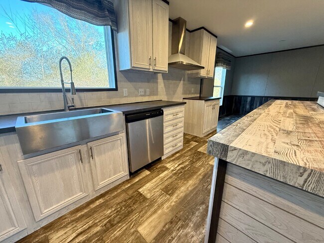 Building Photo - 1209 Pleasant Hill Church Rd