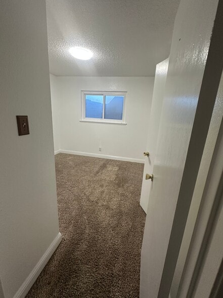 Building Photo - 1293 Ken Ave