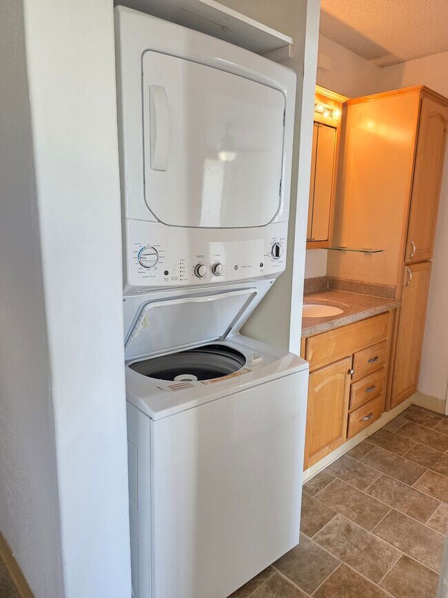 Building Photo - AVAILABLE NOW! 1 bed, 1 bath with 1 parking in Aiea