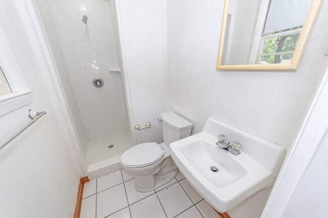 Building Photo - 453 Wade Hampton Dr