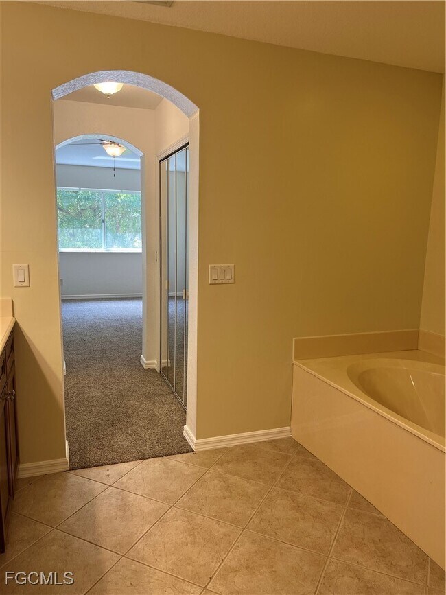 Building Photo - 9999 Chiana Cir