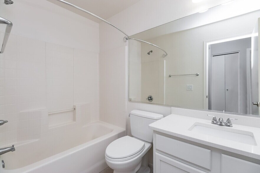 Building Photo - 11414 W Apache St