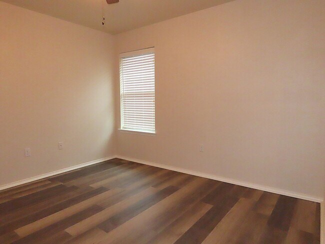 Building Photo - Beautiful 3 Bedroom, 2 Bath Home in Flint!