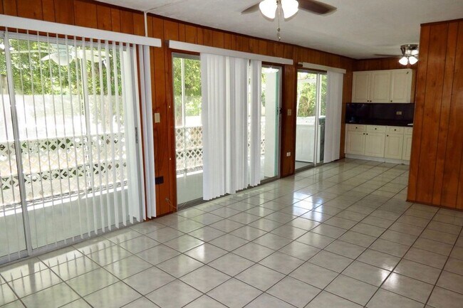 Building Photo - 661 Colson Dr