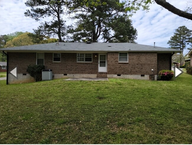 Building Photo - 2965 Bobolink Dr