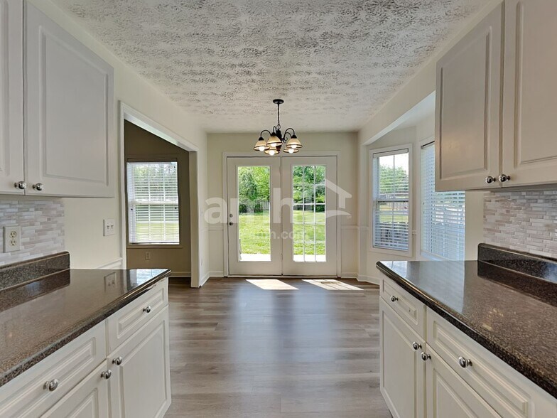 Building Photo - 614 Worthington Pl