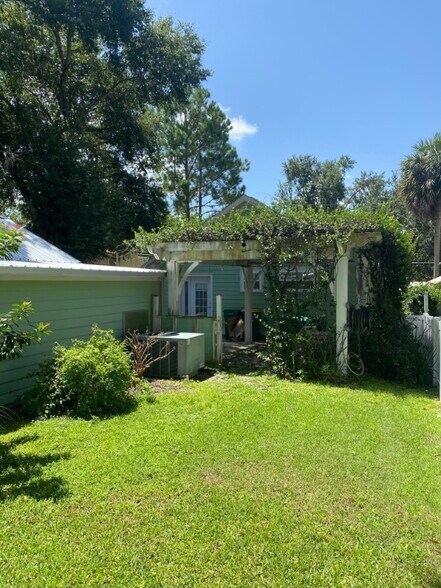 Building Photo - 431 E 9th Ave