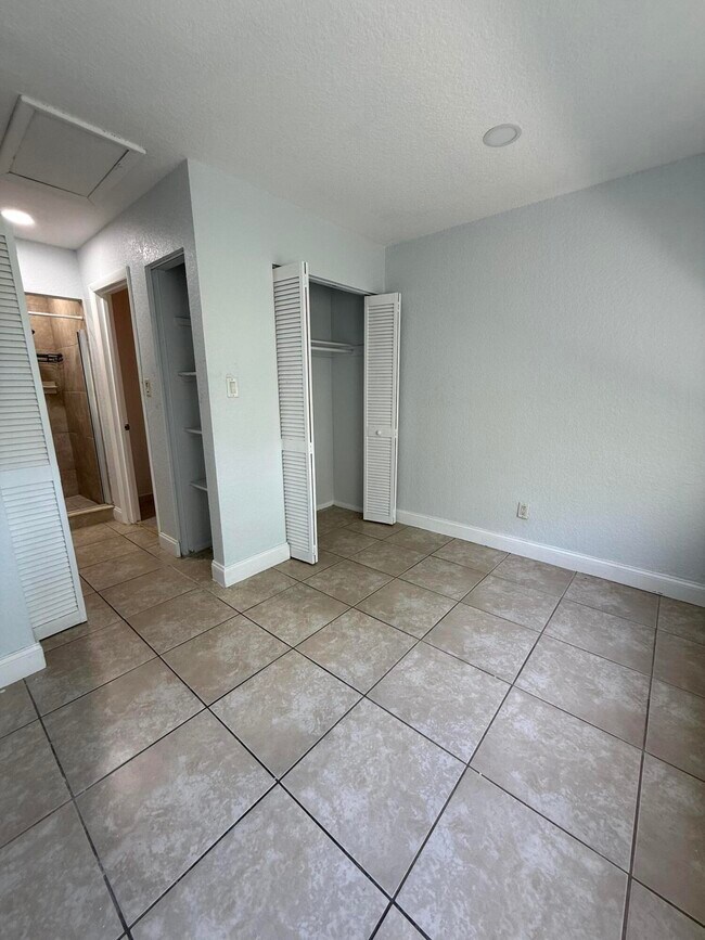 Building Photo - 9640 Oakburst Ln