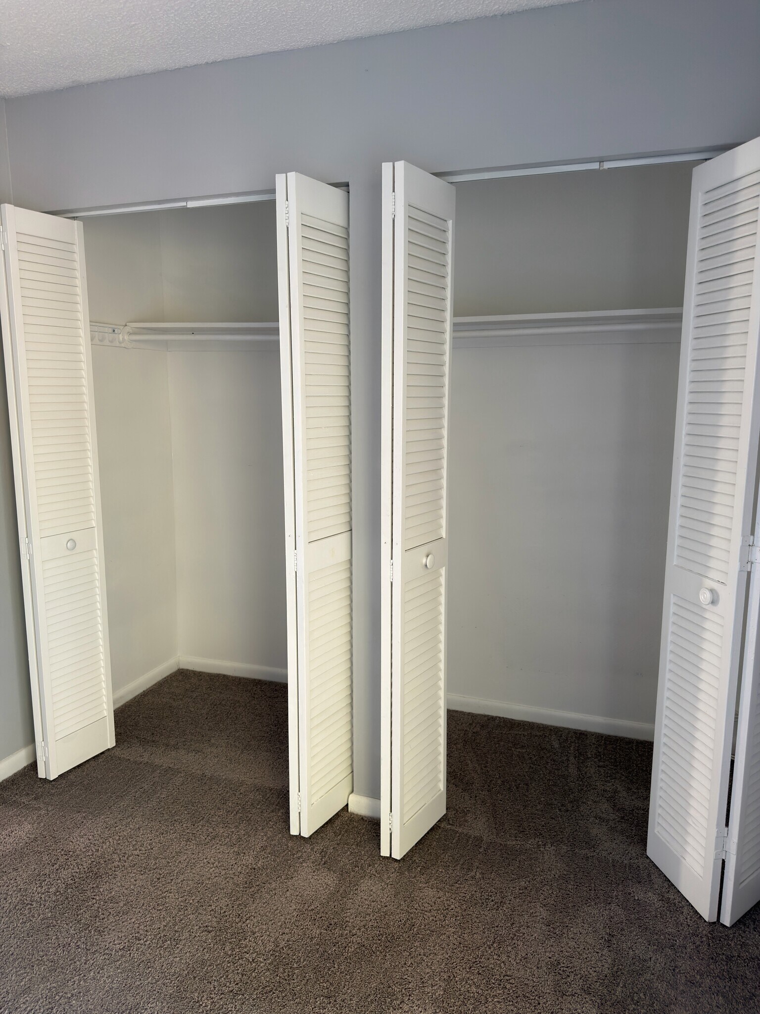 Building Photo - 144 Douglas Rd W