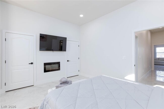 Building Photo - 6525 Ponderosa Way