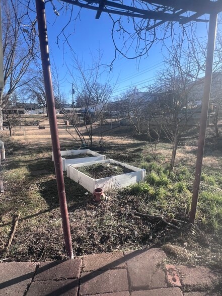 Building Photo - 3912 Manorwood Dr