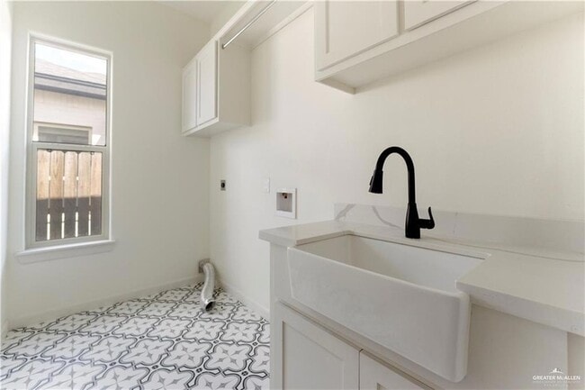 Building Photo - 607 Alameda St