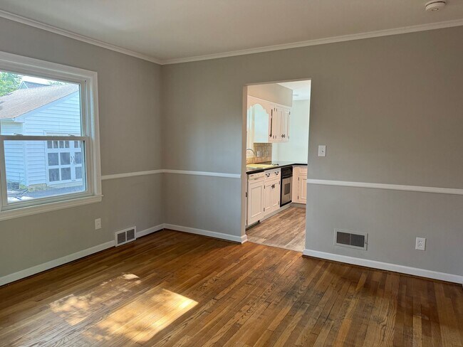 Building Photo - 3 Bedroom 2 Bathroom Single Family Home in Upper Arlington