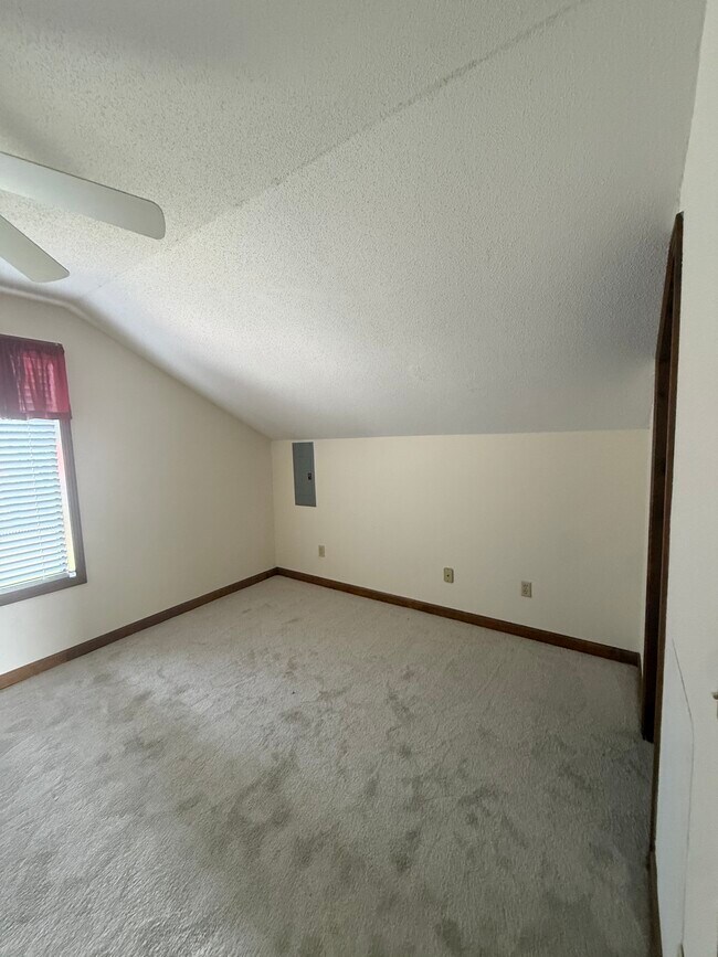 Building Photo - 839B Sanford Rd