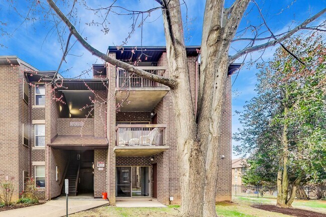 Building Photo - Ground Level Condo in Gaithersburg - 1 bed, 1 bath