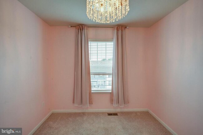 Building Photo - 5059 Silver Oak Dr