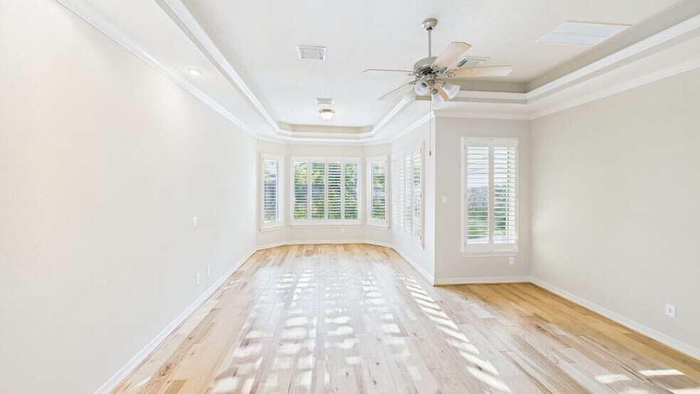 Building Photo - 5923 Serrano Terrace Ln