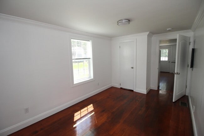 Building Photo - 96 Walnut Ln