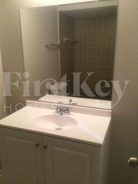 Building Photo - 202 SW Reynolds Ave