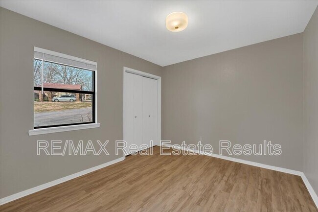 Building Photo - 5 Yates Ln