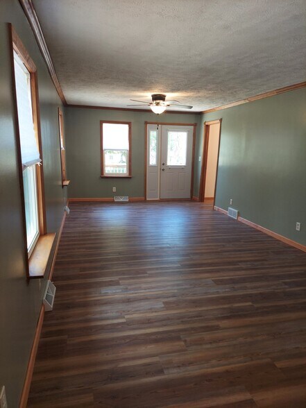 Building Photo - 827 Fairyland Ave