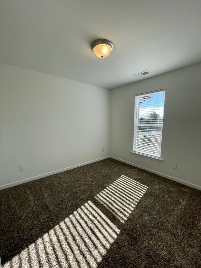 Building Photo - 3BR/2BA Townhome in Popular Pringle Towns