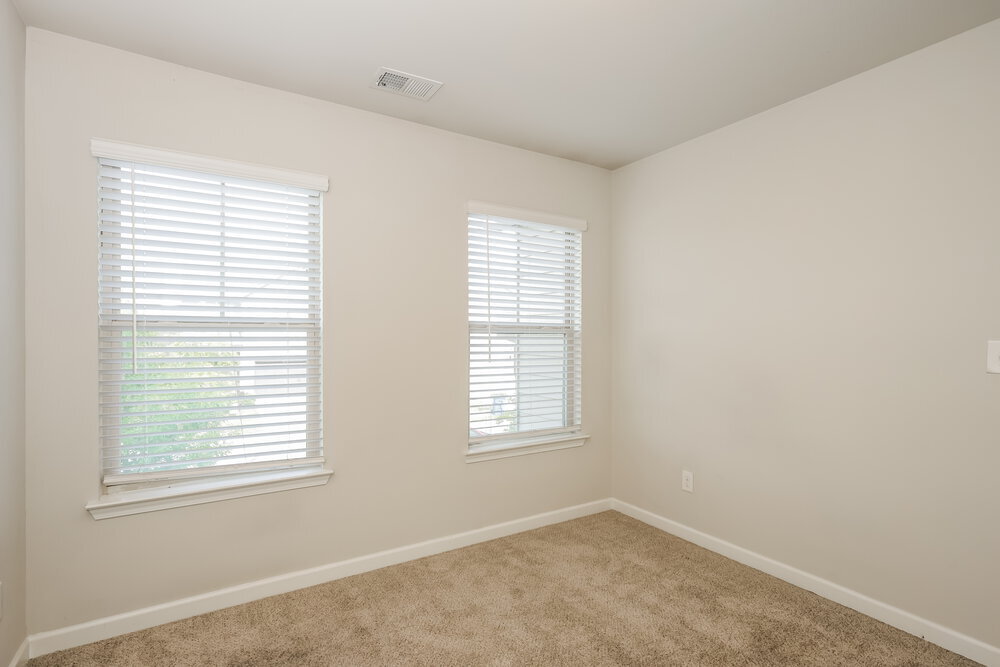 Building Photo - 125 Magnaview Dr