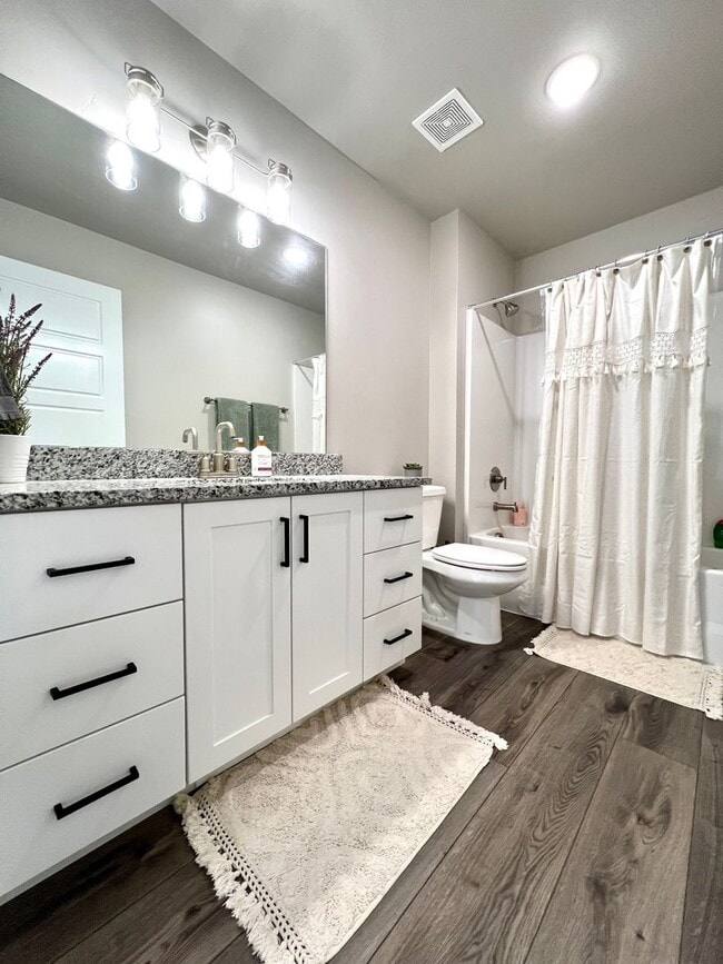 Building Photo - Peregrine Townhomes