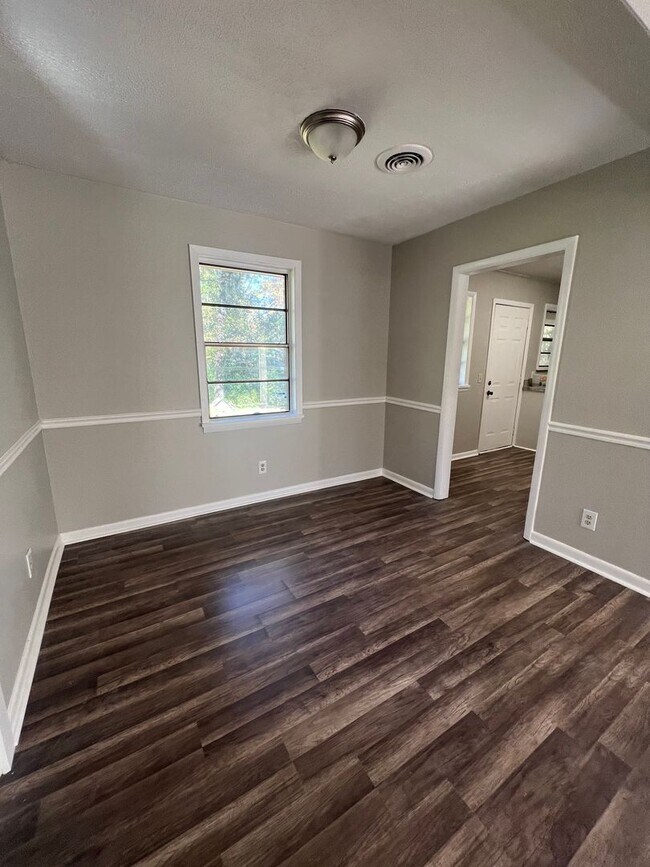 Building Photo - 6122 Southridge Dr
