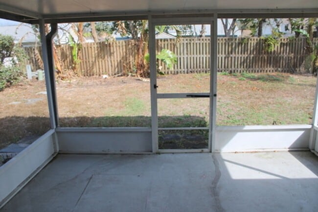 Building Photo - Beautifully Updated 2 bed 2 bath in  Seven Springs