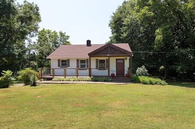 Building Photo - 2615 W Main St