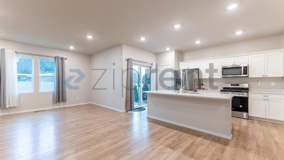 Building Photo - 5721 W Youngstown Ln