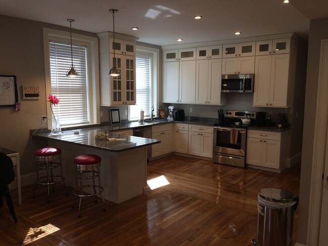 Building Photo - Nicely renovated 1 bed unit with all utili...