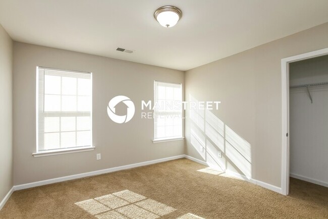 Building Photo - 174 King William Dr