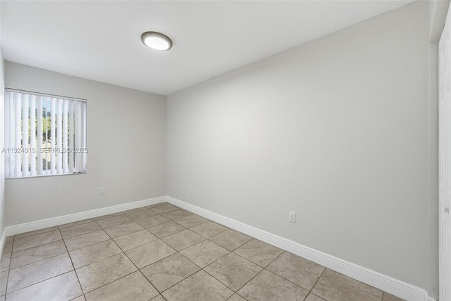 Building Photo - 1977 NW 5th Pl