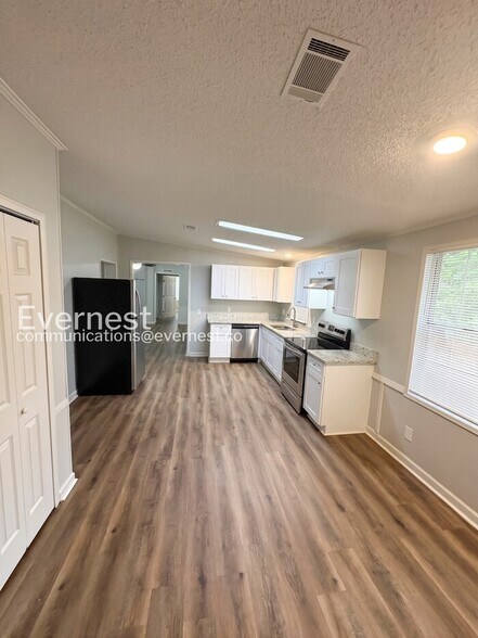 Building Photo - 4980 New Horizon Dr