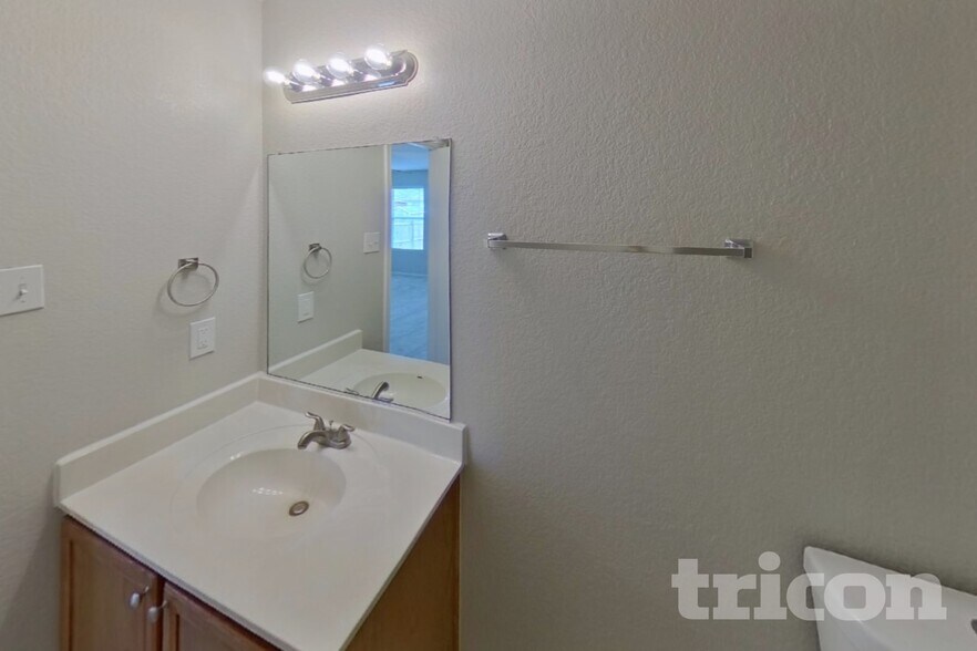 Building Photo - 1412 Royal Meadows Tr