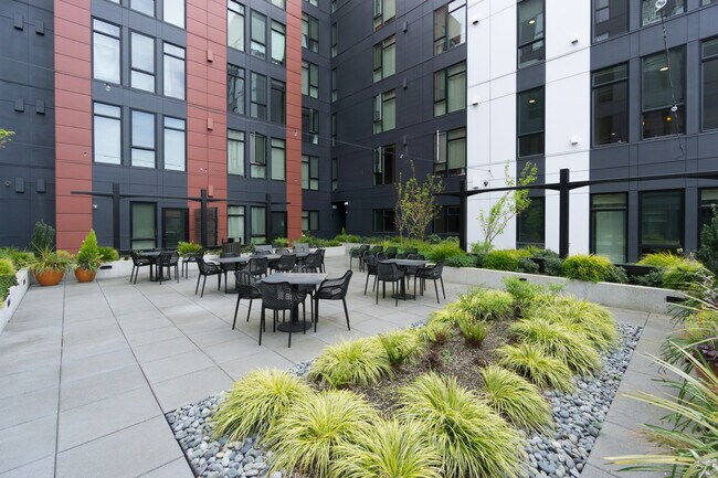 Building Photo - 1085 103rd Ave SE