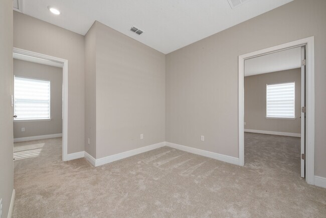 Building Photo - 6541 Rover Wy