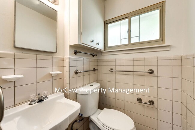 Building Photo - 2149 Utica Dr