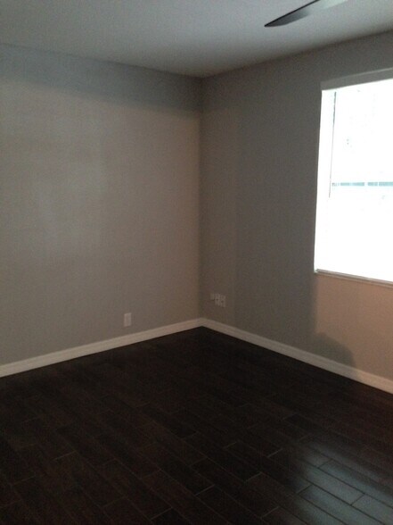 Building Photo - 308 N Hilltop Rd