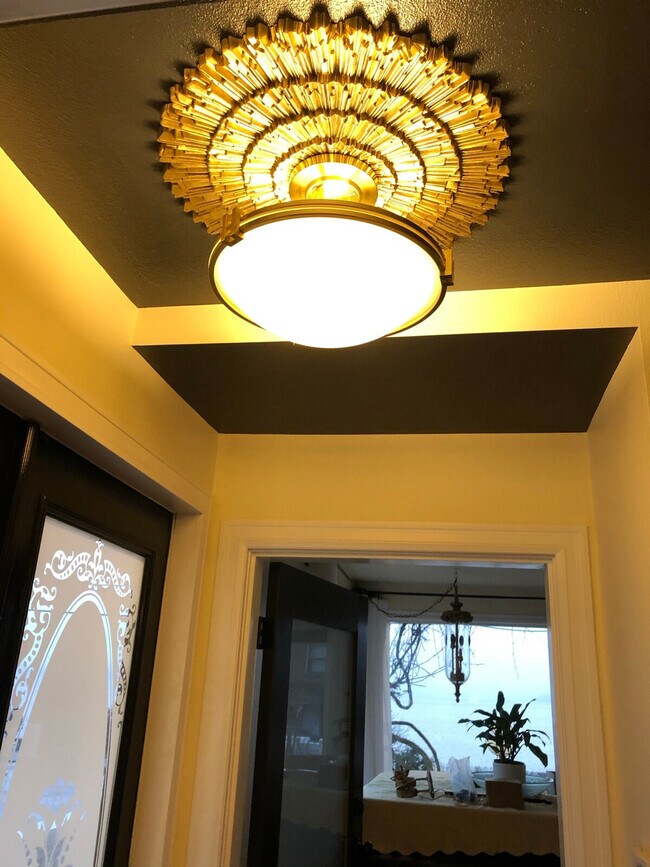 Building Photo - 4028 Beach Dr SW