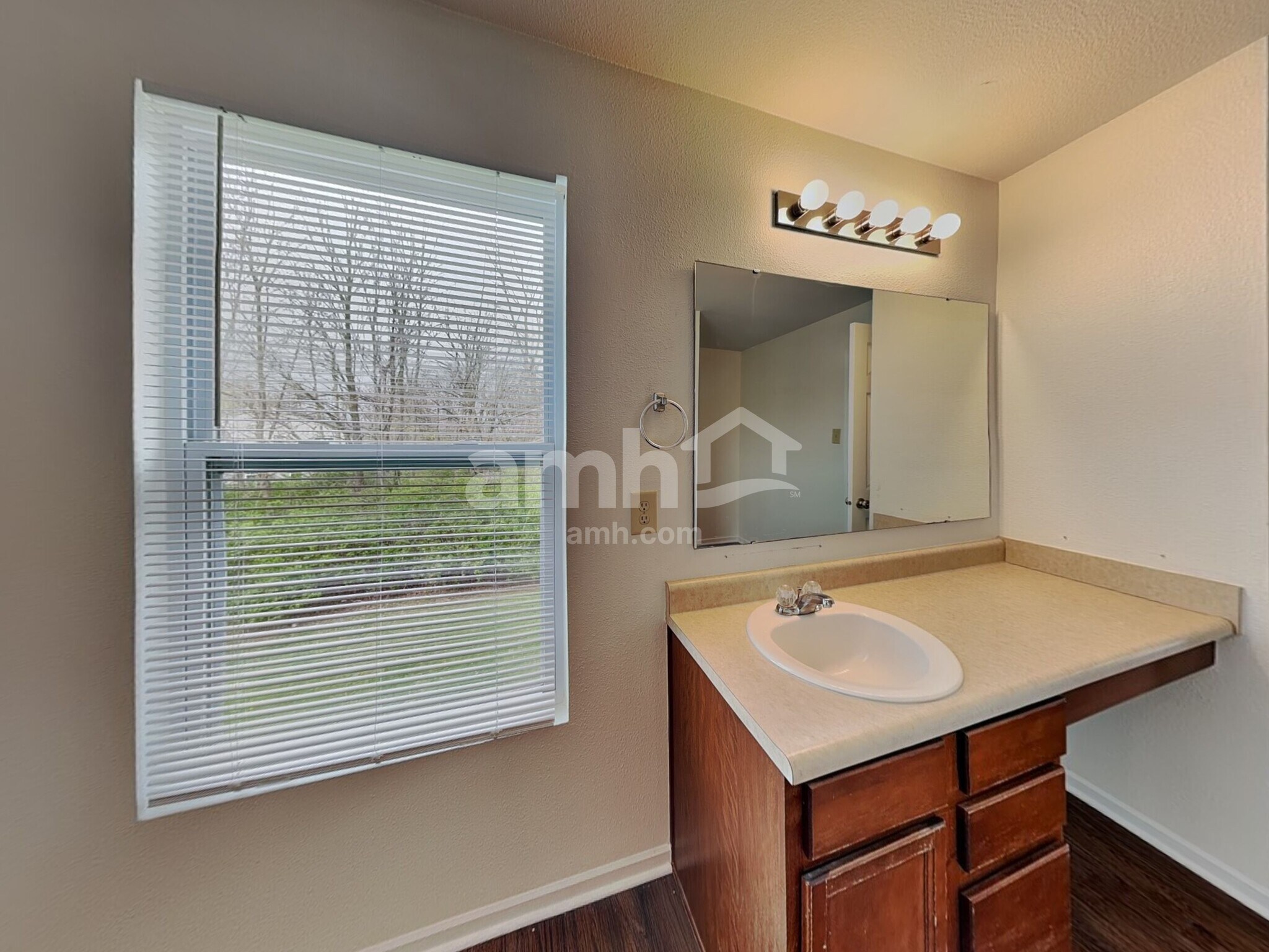 Building Photo - 524 Bridgewater Dr