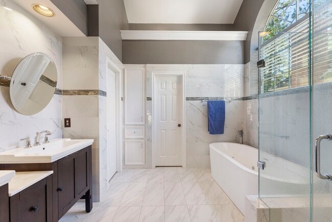 Building Photo - 11 Hornsilver Pl