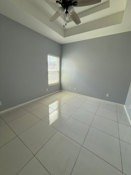 Building Photo - 4717 Mulberry Ave