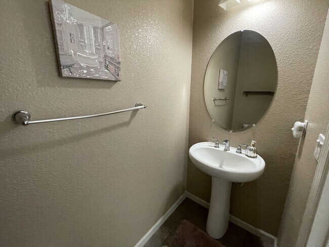 Building Photo - 1348 Encore Dr