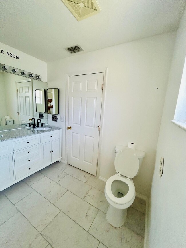 Building Photo - 5473 NW Carla Ct